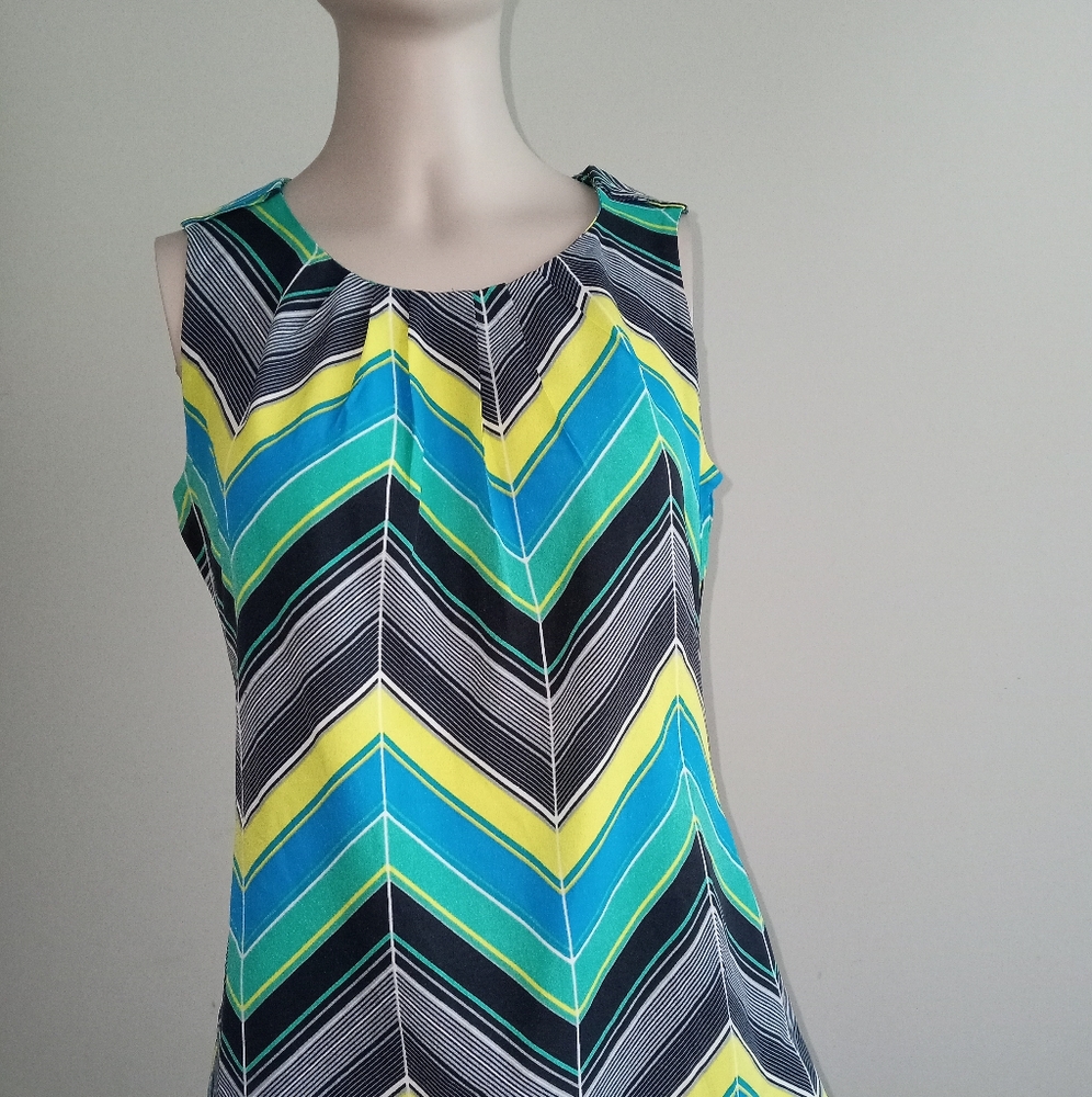 BANANA REPUBLIC geometric print top size extra small - Picture 2 of 7